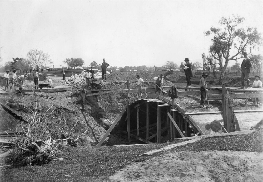 Construction of Ford&rsquo;s Creek Bridge, Mansfield, Victoria