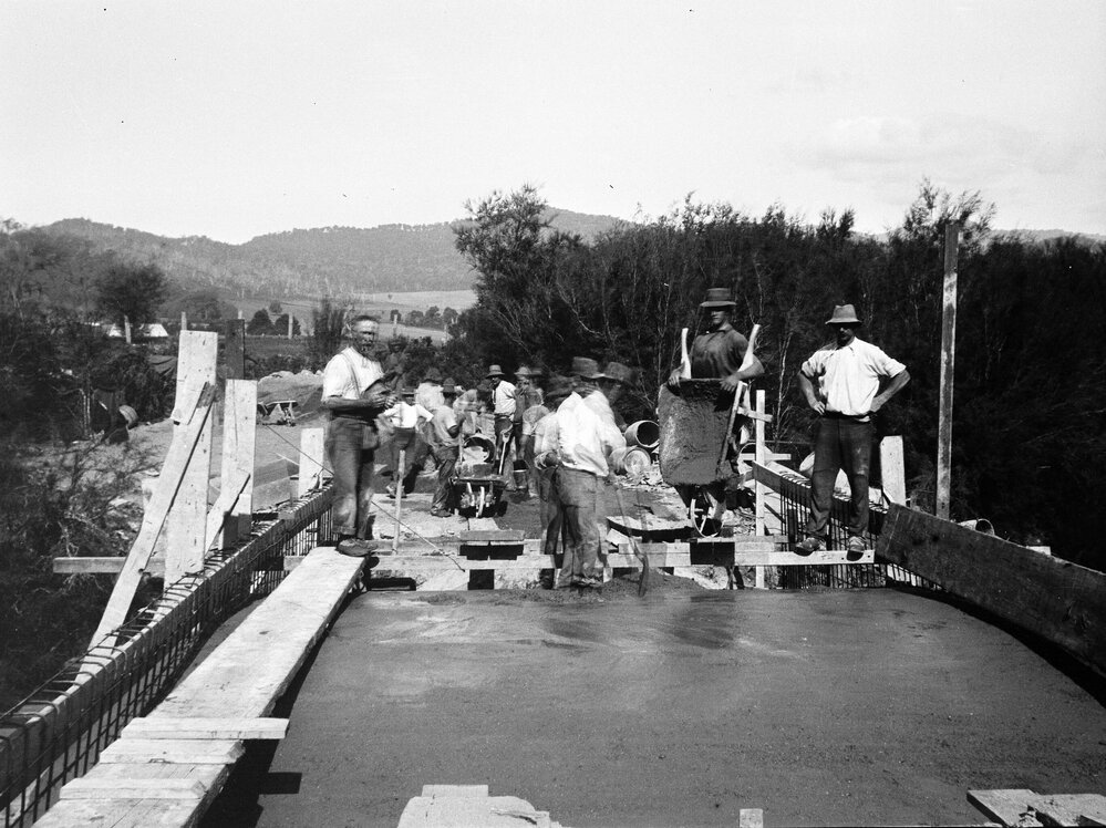 Construction of Porepunkah Monier Arch Bridge, Victoria