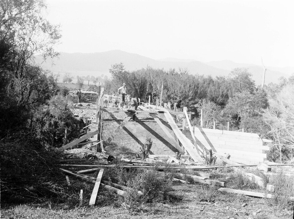 Construction of Porepunkah Monier Arch Bridge, Victoria