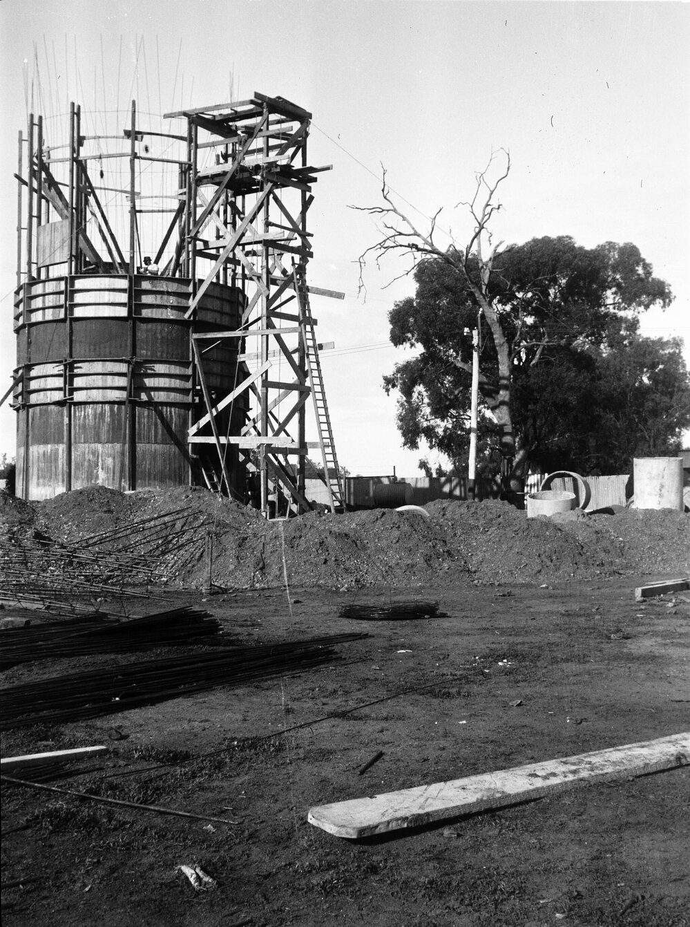 Construction of Rochester Water Tower, Campaspe Street, Rochester, Victoria