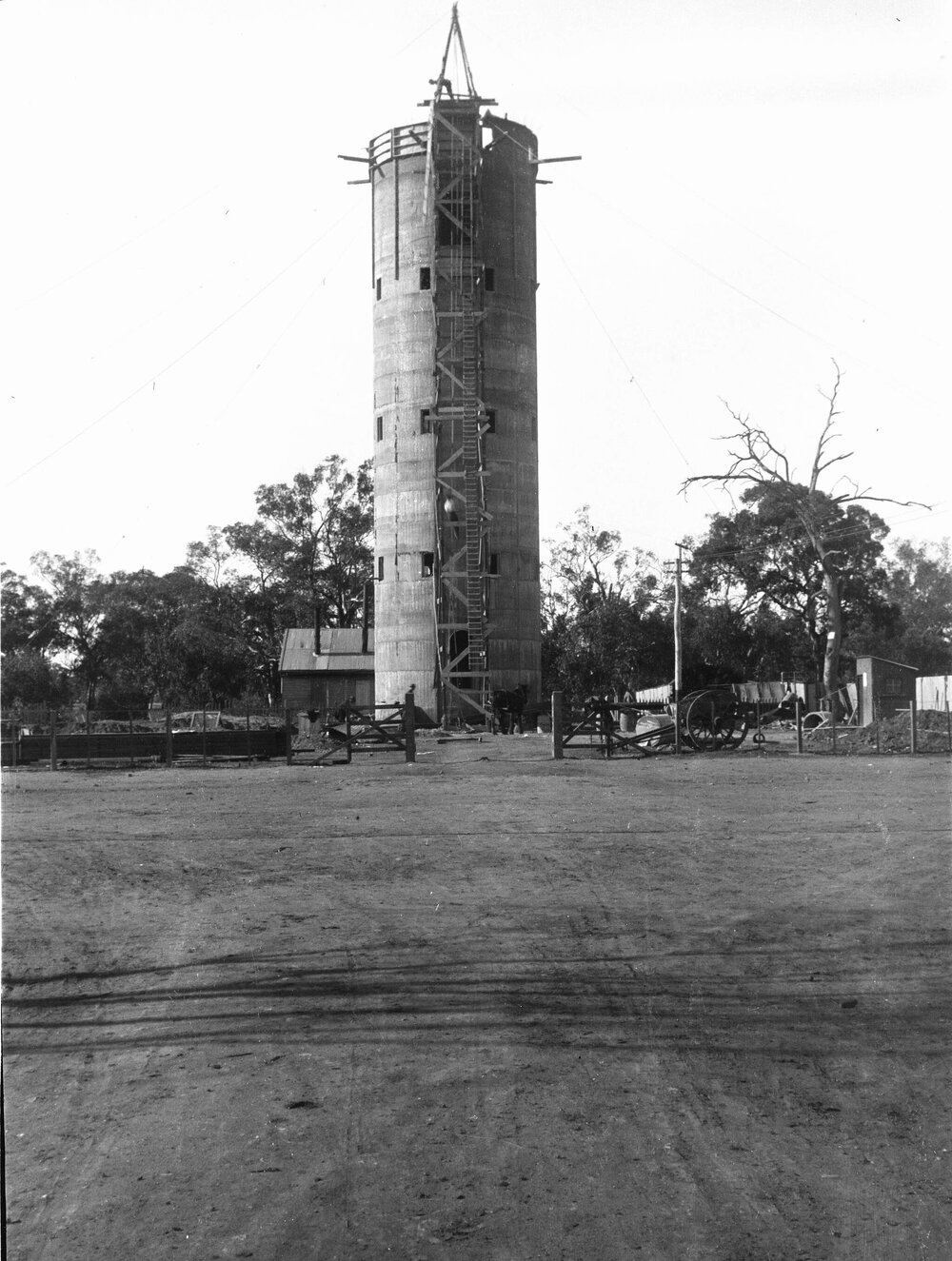 Construction of Rochester Water Tower, Campaspe Street, Rochester, Victoria