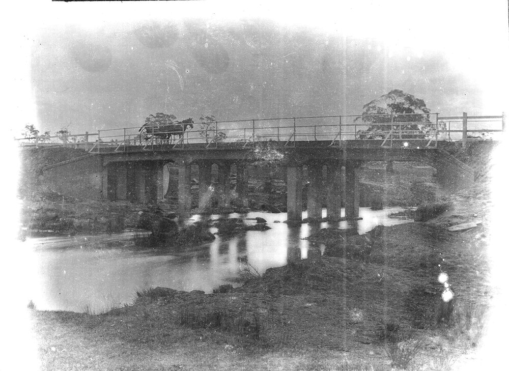 Horse and trap crossing 3-span T-girder bridge