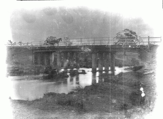 Horse and trap crossing 3-span T-girder bridge