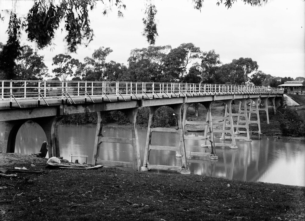 Janevale Bridge, Loddon River at Laanecoorie, Central Victoria