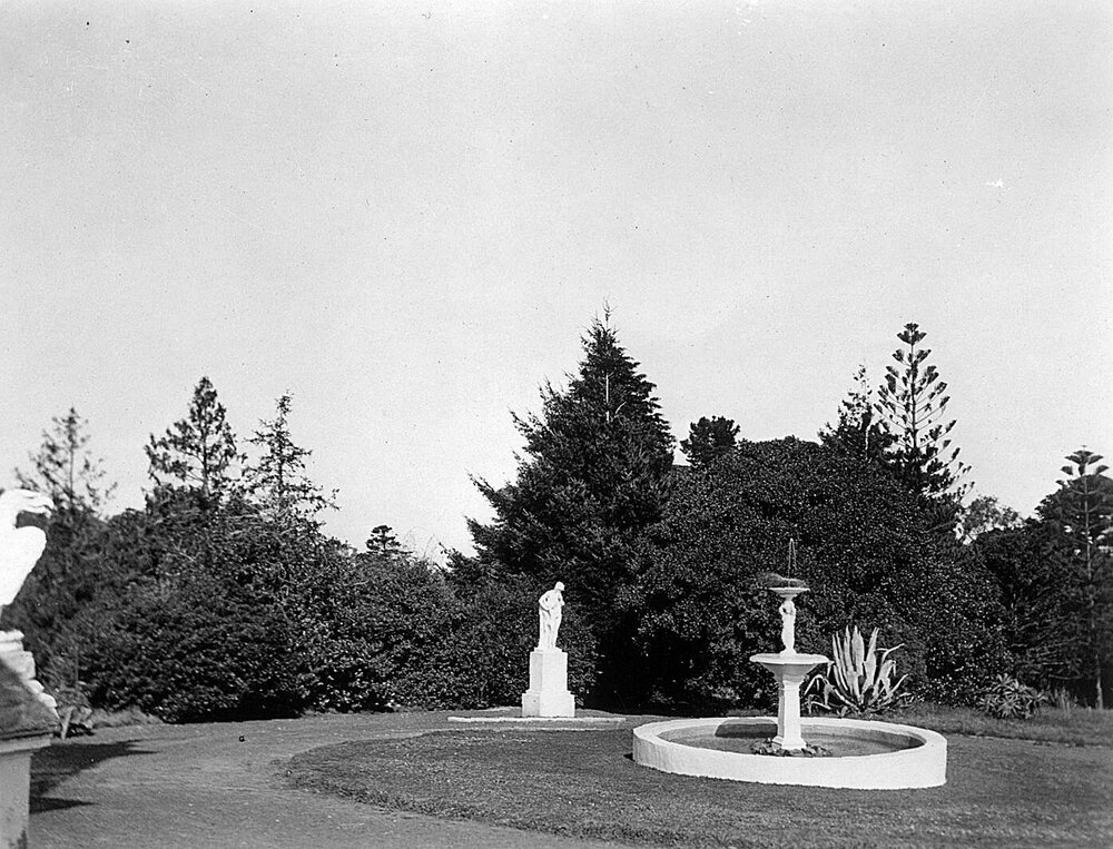 Garden setting at 'Holm Park'