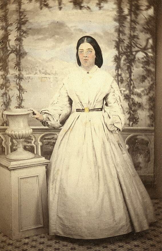 Full-length portrait photo of Annie [Armytage?]