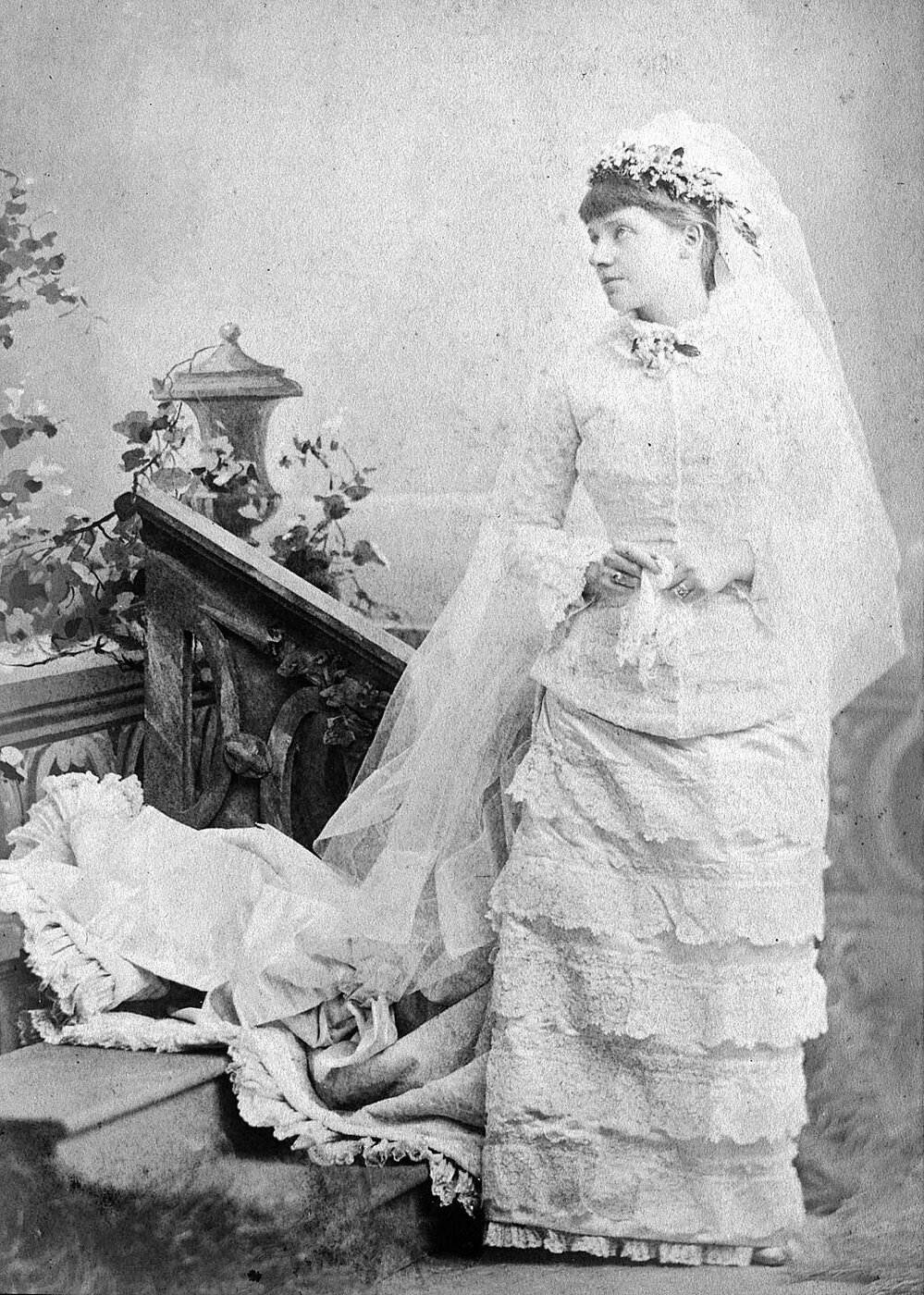Full-length portrait photo of woman in wedding dress