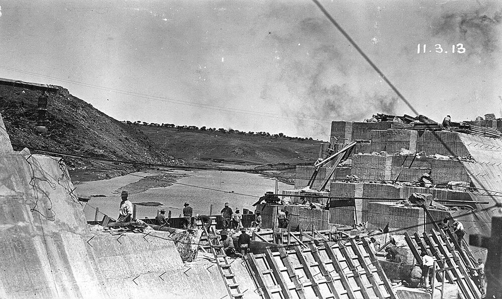 Umberumberka Reservoir under construction, Broken Hill, New South Wales.
