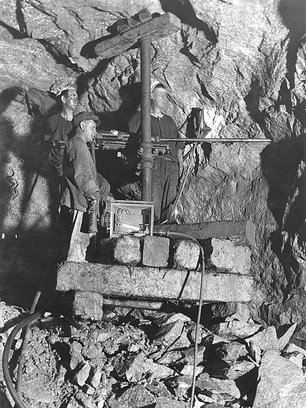 Read Water Spray Dust Sampler In Use
