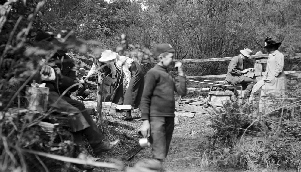 Trafalgar - pitching camp