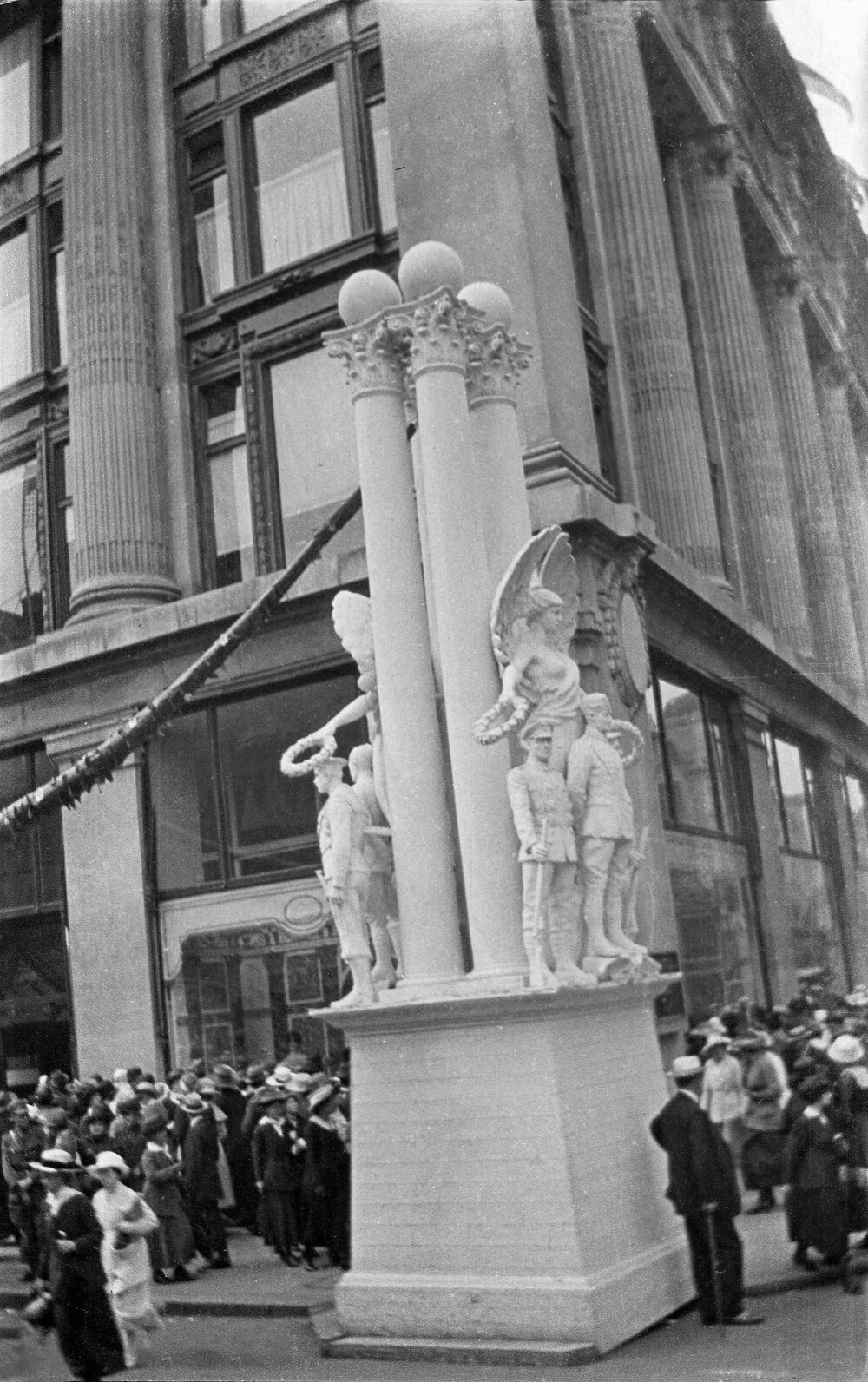 London: Peace Decorations