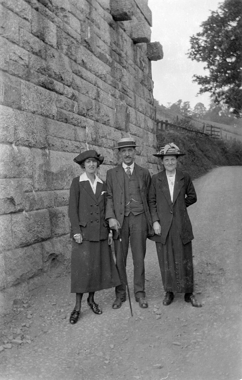 Portrait Groups: Mr and Mrs Pomroy and Edie, D'Port (Devonport?)