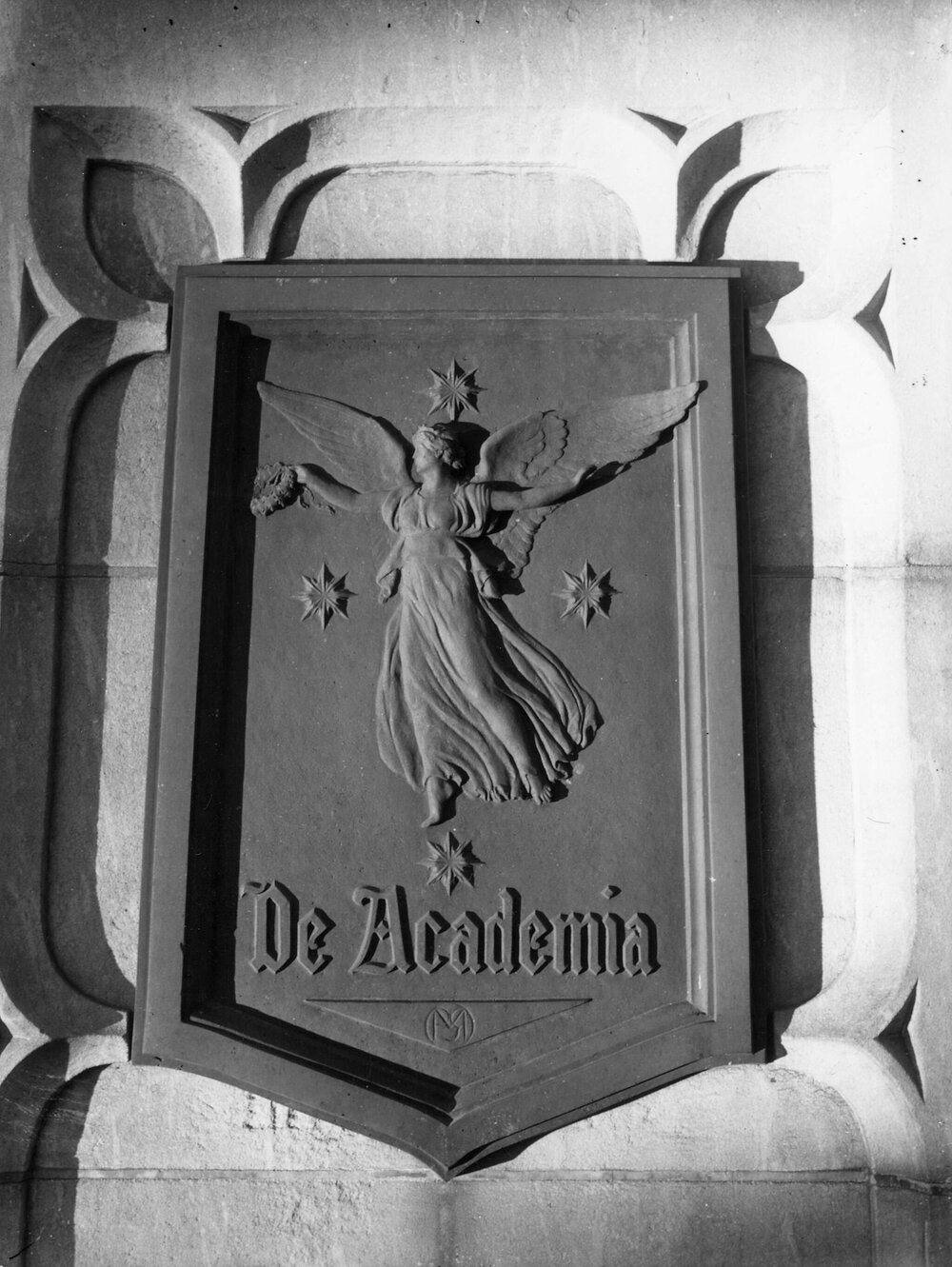 Plaque "De Academia" on one facet of the War Memorial, University of Melbourne.