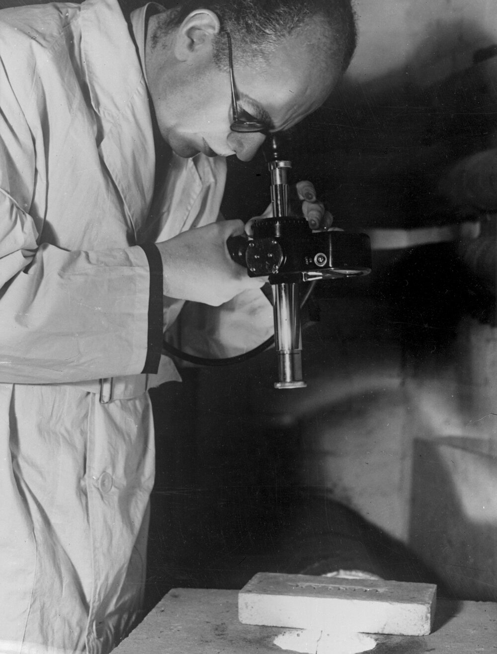 University optical research.  Copy negative of Dr Erich Heymann taking a temperature reading of molten glass in 1942.