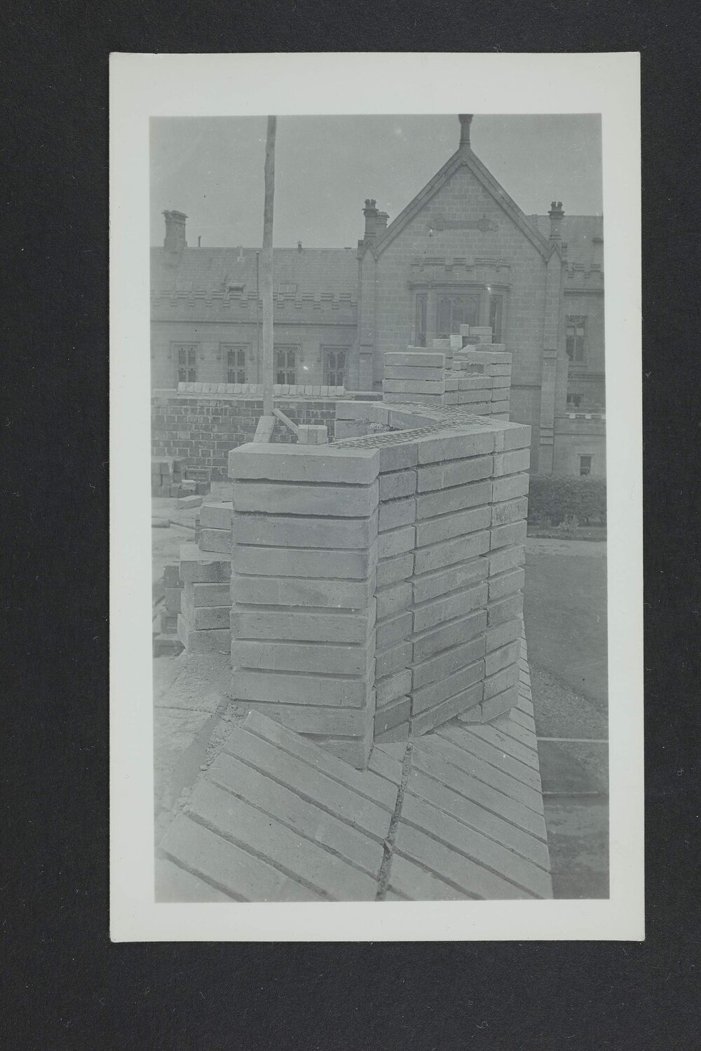North-west corner of Chemistry building during construction, University of Melbourne, circa 1938-1940.