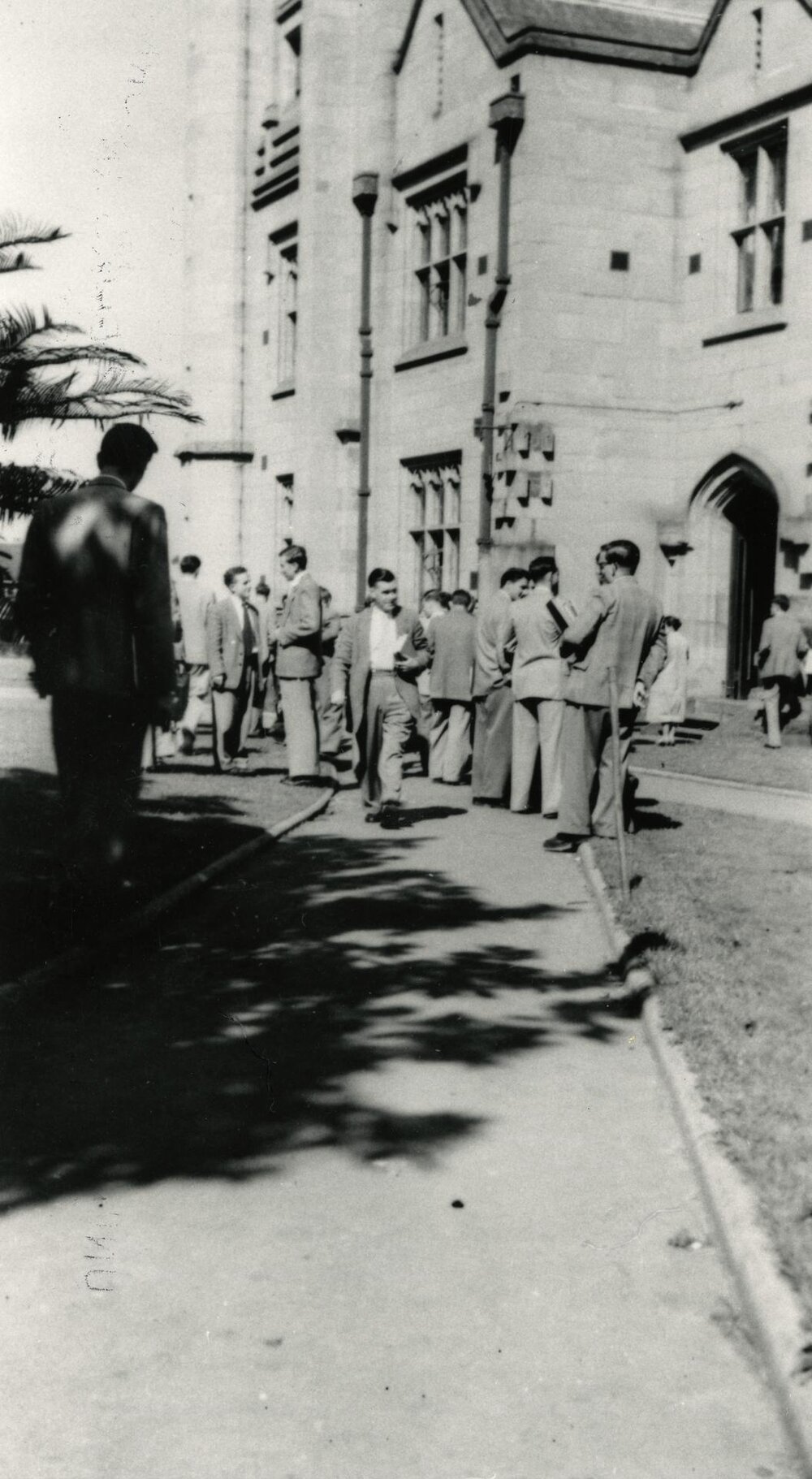 Students outside Old Arts building, University of Melbourne, 3rd term 1954.
