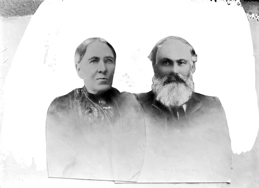 A montage of two photographs of an unidentified man and woman.