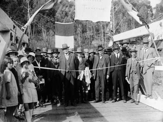 A bridge opening ceremony near Benalla.
