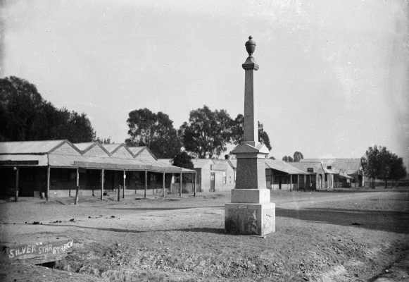 An unnamed street in Euroa with a war memorial in the foreground.
