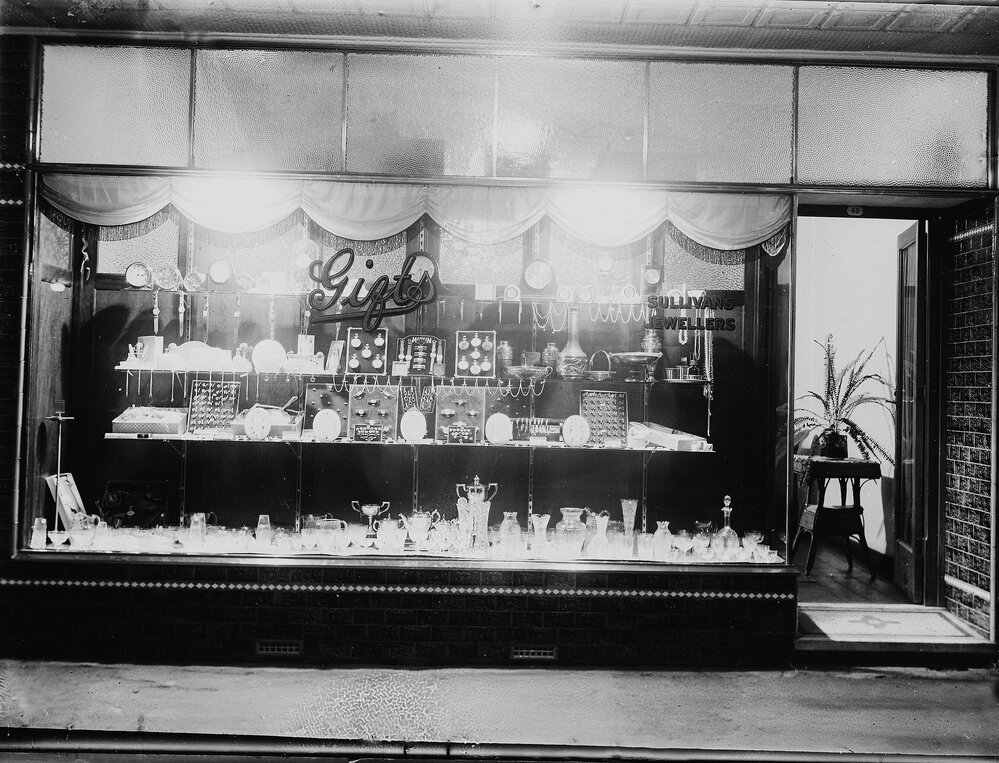 The window display in Sullivan&rsquo;s Gift Shop, 69 Nunn Street, Benalla.