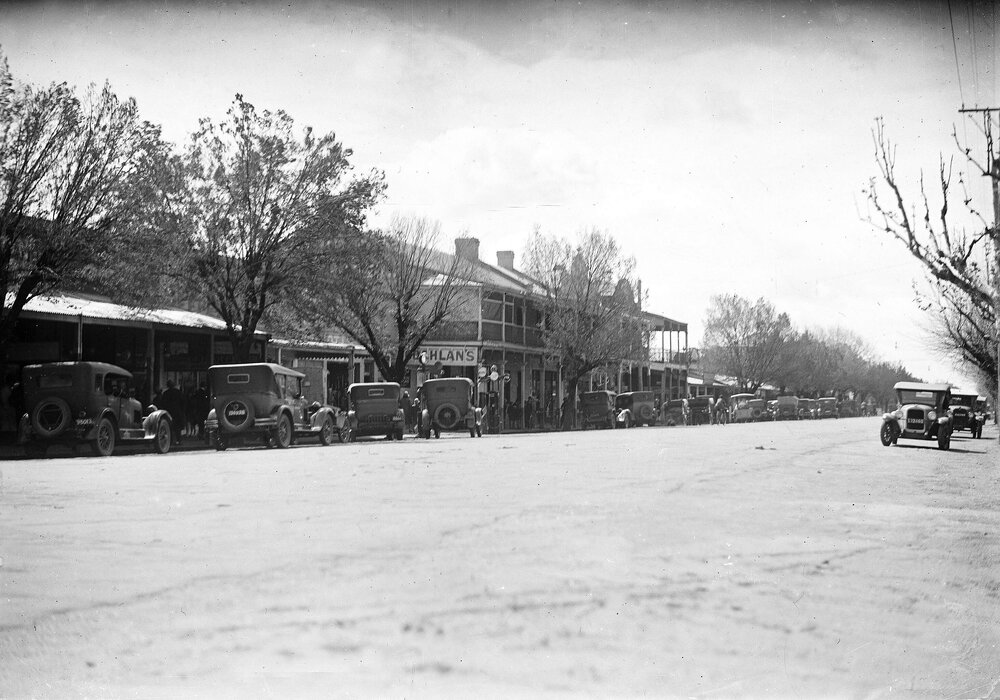 A busy street scene in central  Benalla.