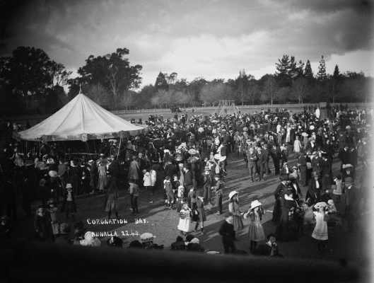A public gathering in a large park in Benalla to celebrate the coronation of King George 5th.