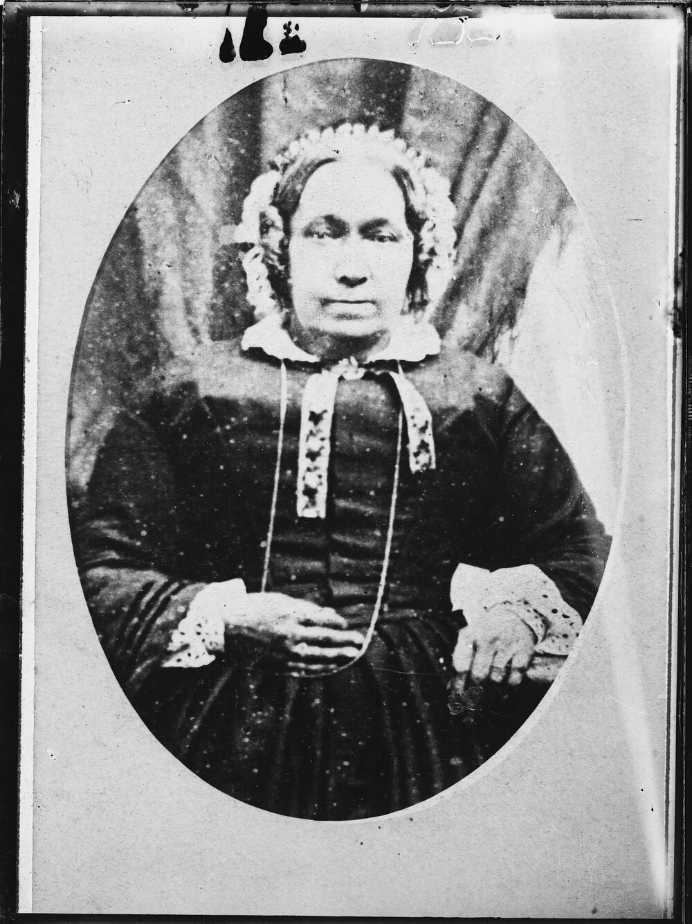 Portrait of an unidentified woman wearing a bonnet.