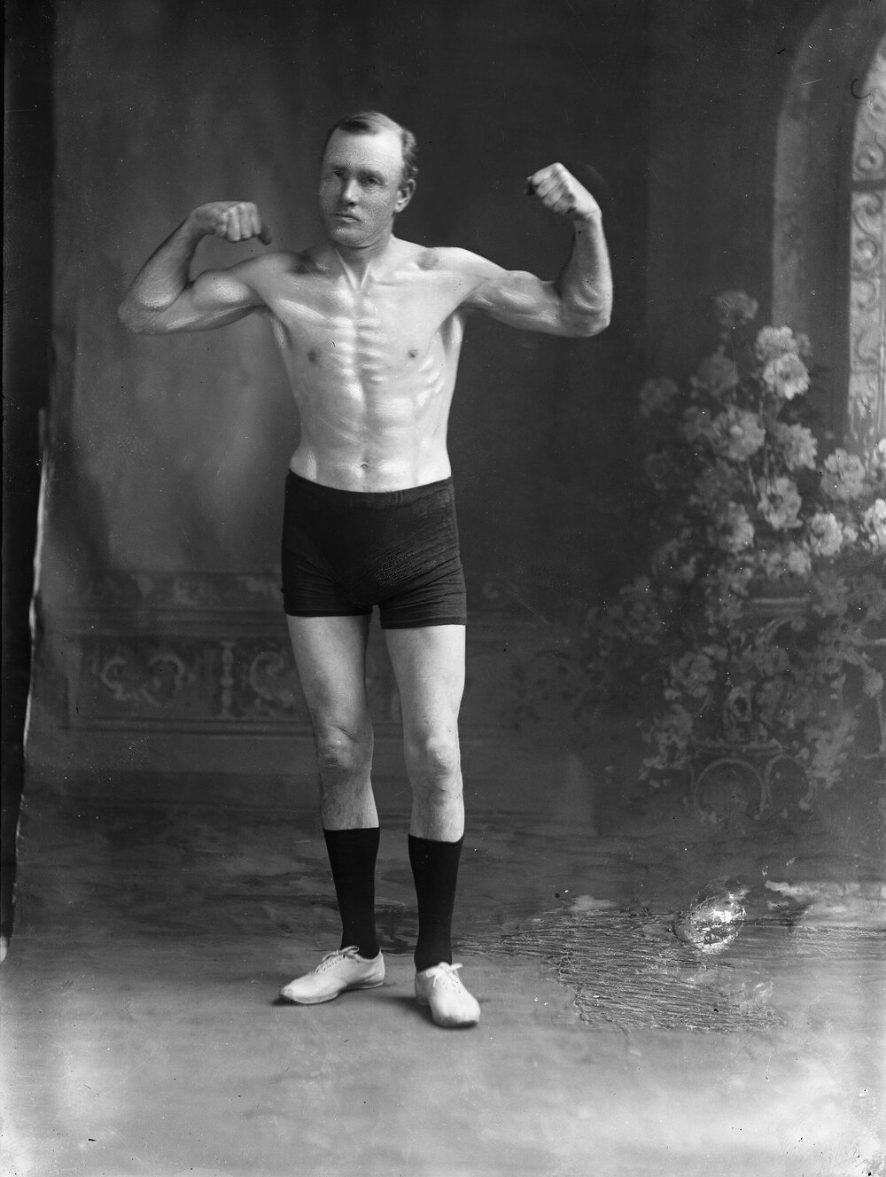 An unidentified man demonstrating a callisthenic pose.