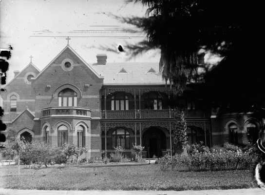 Front view of the Convent of Our Lady of the Angels, Benalla.