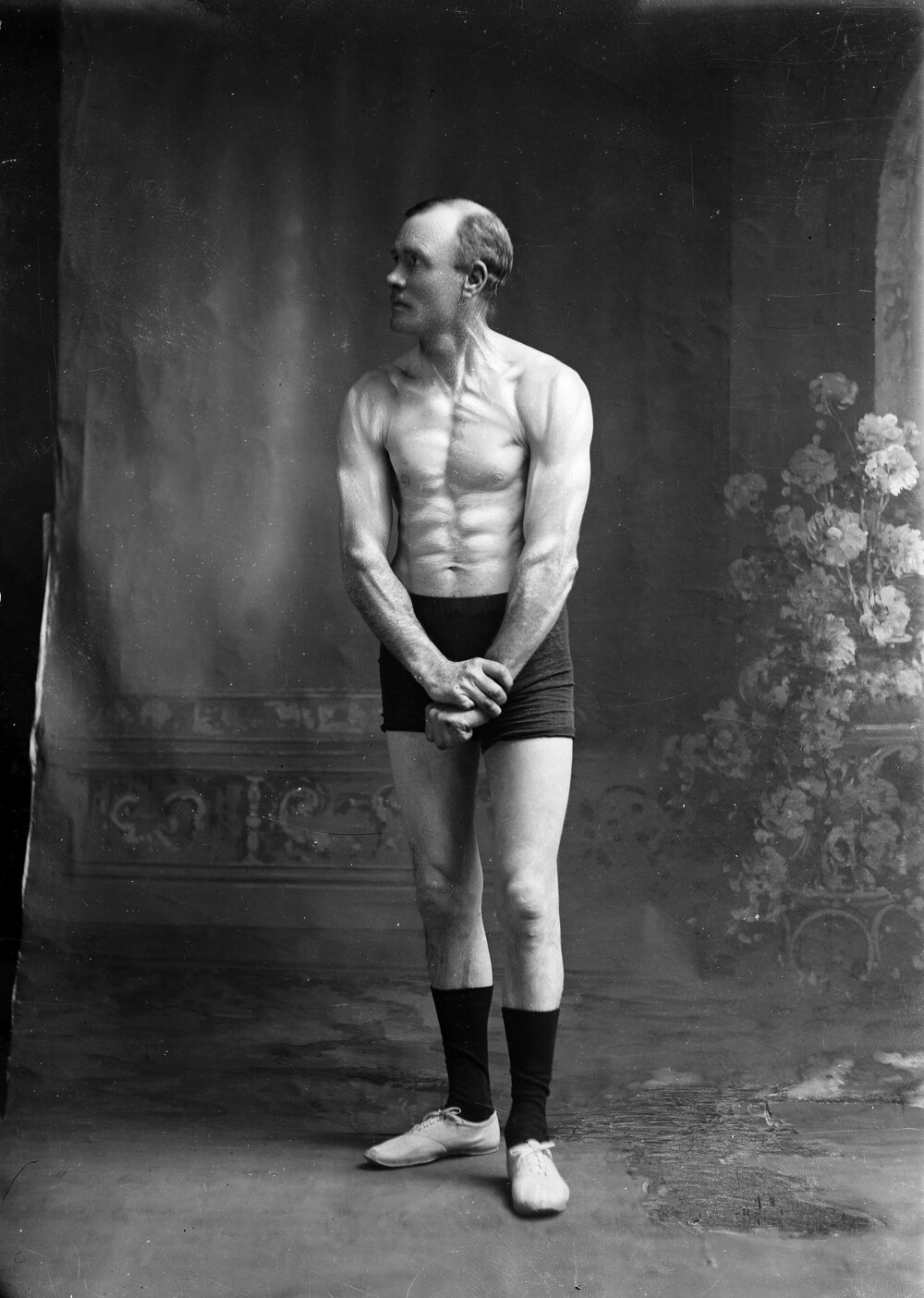 An unidentified man demonstrating a callisthenic pose.