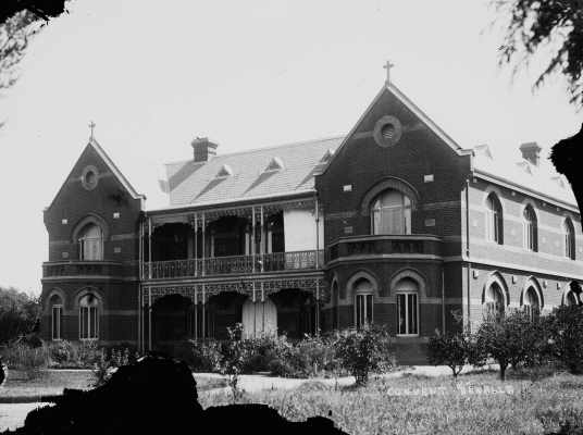 Front view of the Convent of Our Lady of the Angels, Benalla.