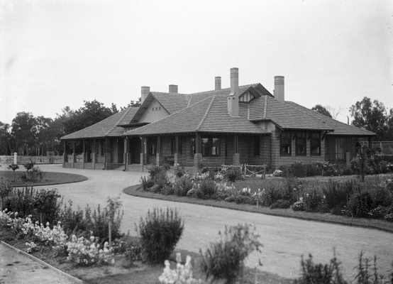 A substantial brick home at an unknown location, possibly Benalla.