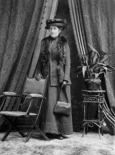 Studio portrait of Mrs. Farquhar.