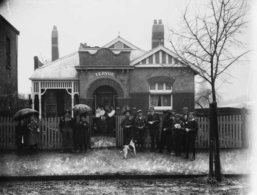 Snow falling in a Benalla street.