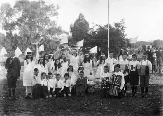 Children participating in peace celebrations at Thoona near Benalla.