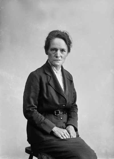 Studio portrait of Mrs. Hodge.