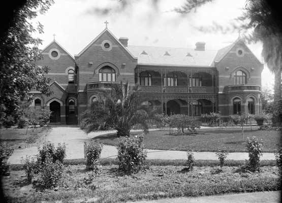 Front view of the Convent of Our Lady of the Angels, Benalla.