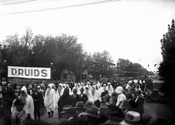 A Druids procession through central Benalla.