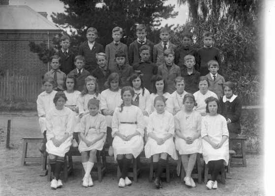 An unidentified group of school students.