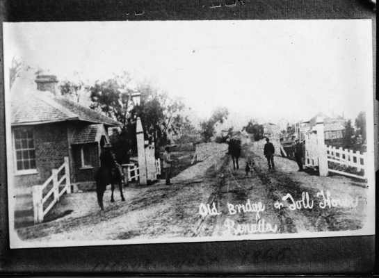 The Old Bridge &amp; Toll House in Benalla.