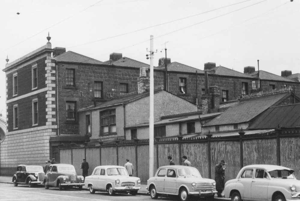 Gertrude Street, Fitzroy, Melbourne showing the back of Royal Terrace.
