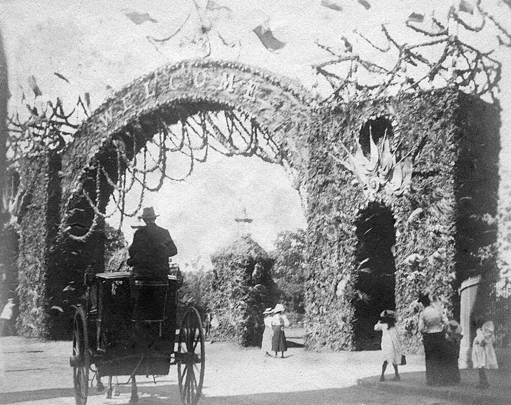 Celebratory Arch at Government House,  Sydney, 1901.