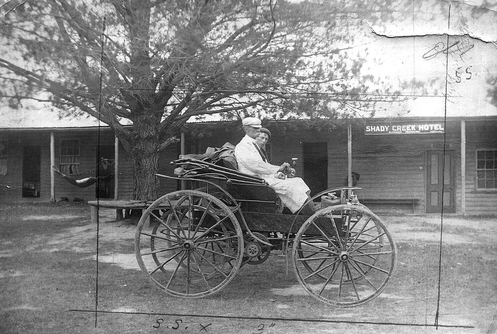 Motor Buggy/Shady Creek Hotel.