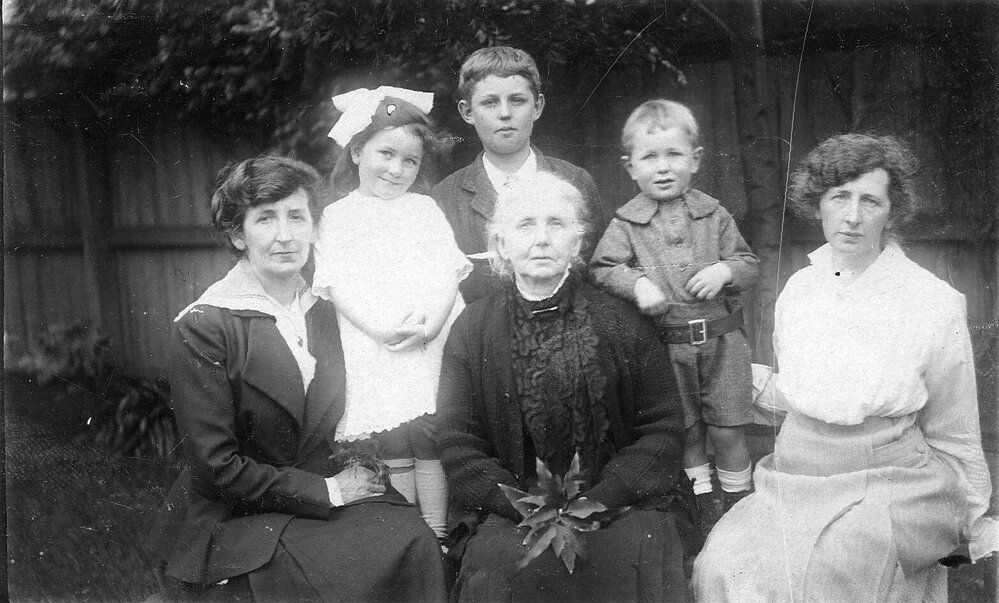 Kathleen, Dolly, Mary Ann, Harry and Louisa Bishop.