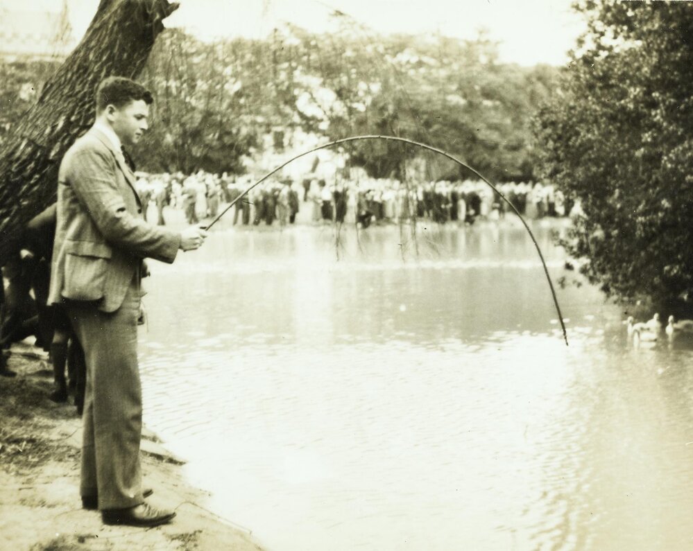 Yabby fishing contest, University of Melbourne, August 1935.