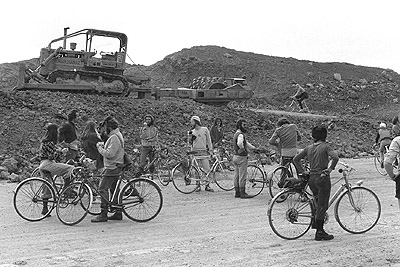 F19 freeway protest, 30th April 1977