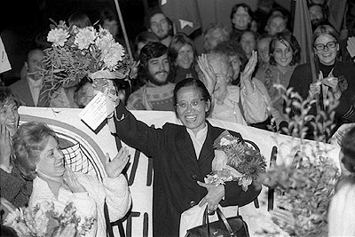 Women's delegation from North Vietnam arrives at Tullamarine.