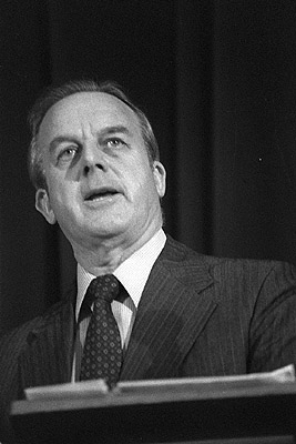 Lionel Bowen at a Hiroshima Day rally.