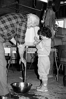 People for Nuclear Disarmament (PND) wine bottling at Camp Eureka, 8th October 1989.
