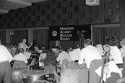 George Dreyfus conducts the Melbourne Symphony Orchestra.